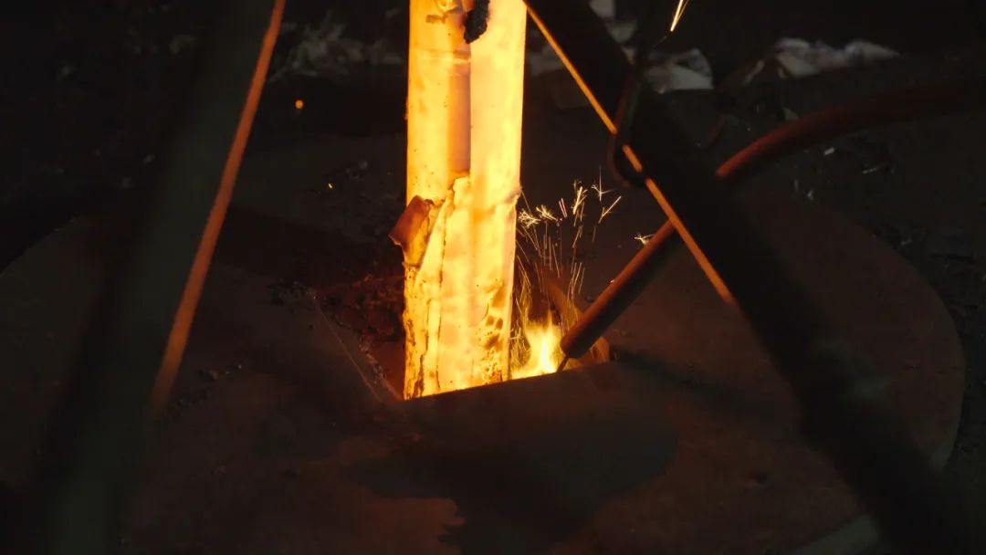 万泰特钢第一炉稀土耐蚀钢试炼成功