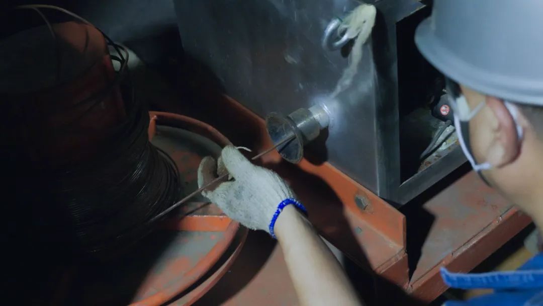 万泰特钢第一炉稀土耐蚀钢试炼成功