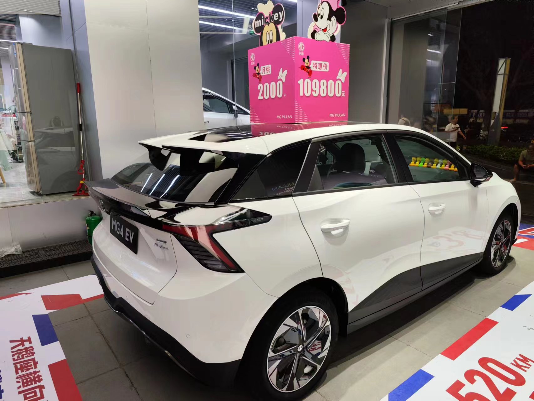 新能源车激战“金九银十”：新款特斯拉加量不加价，新势力优惠万元迎战