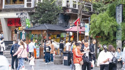 成都黄金周“成绩单”出炉：游客超2586万人次 旅游收入逾237亿