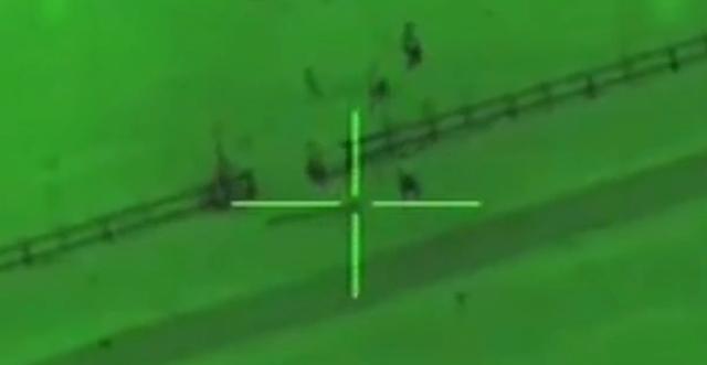 以軍“阿帕奇”直升機攻擊哈馬斯武裝人員 視頻截圖