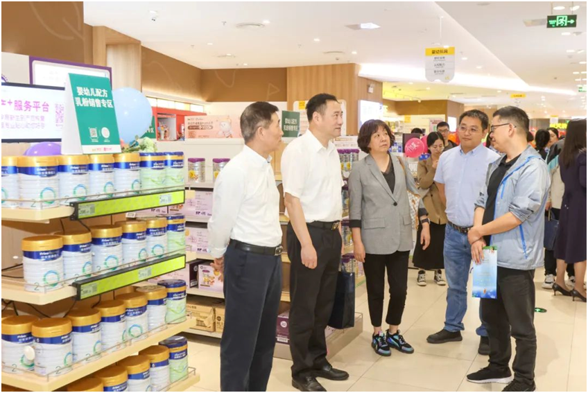 参观孩子王金鹰店特食区域