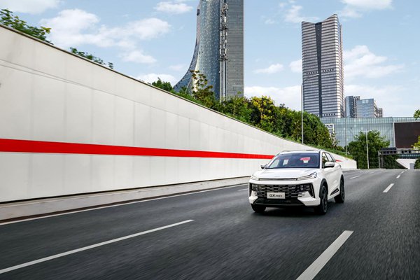 江淮汽车首款插电混动SUV—江淮QX PHEV