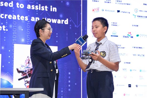 图6 华南师范大学附属中学胡东平同学路演展示减重机器人