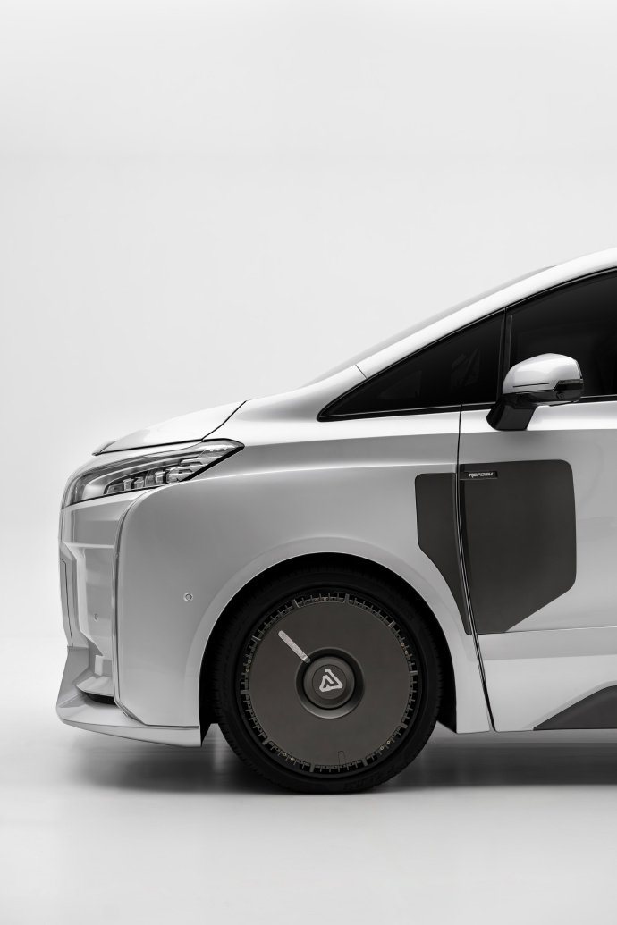 魏牌高山“共创版”亮相 个性化设计+四座布局