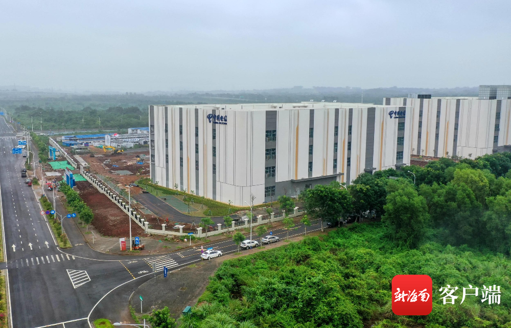 建设中的中国电信海南(海口)国际信息园。记者 刘洋摄