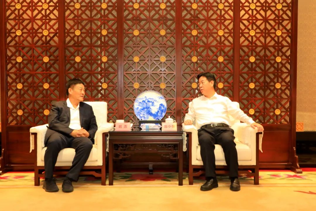 市委书记陈少荣会见广汽集团执委会委员、集团大数据部部长、大圣科技董事长胡苏一行。