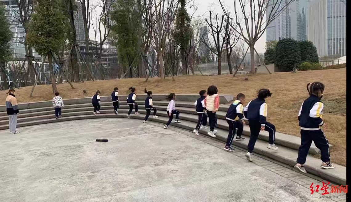 在家就能给娃娃点“外卖”体育课？社交平台上的“上门体育培训” ，靠谱吗