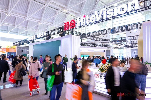 数字融合,育见未来——鸿合科技闪耀第82届中国教育装备展示会