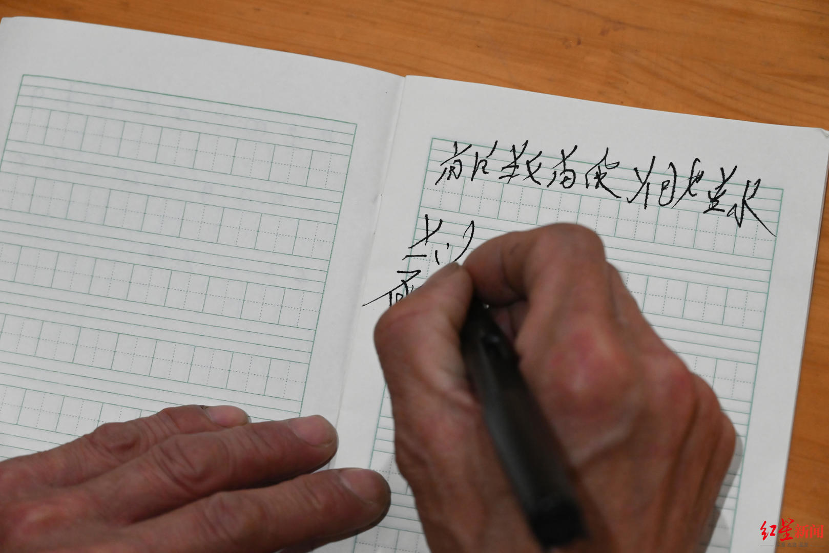 好心夫妻收留聋哑人3年多为他寻亲，找到家人时才得知他已经流浪37年