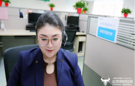 图:中国移动10086维吾尔语专席代表