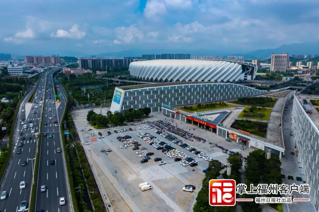 永辉奥体仓储超市。陈暖 摄