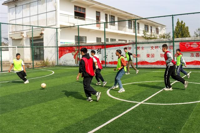 在家踢足球健身可以吗,在家踢足球健身可以吗女生