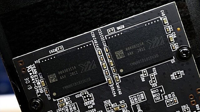 固态硬盘的原厂颗粒有多重要?