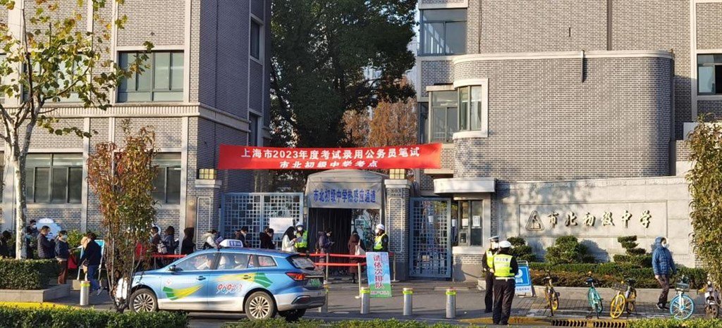 2023年度上海市公务员考试现场 华智公考供图