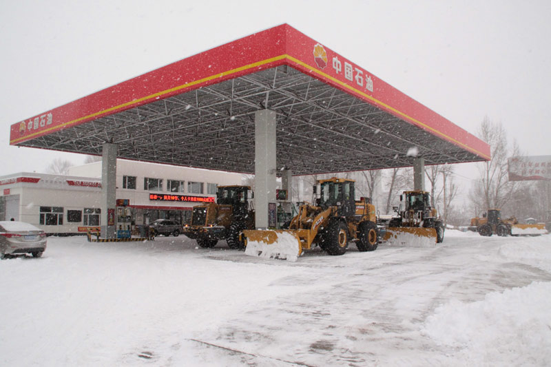 为清雪清障环卫车辆开辟绿色通道