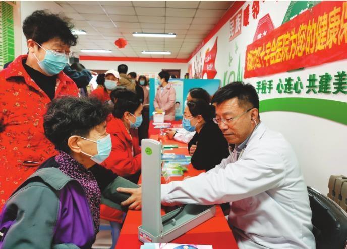 “健康沈阳”进社区服务活动持续开展,极大地方便了社区居民。 沈阳市卫生健康委提供