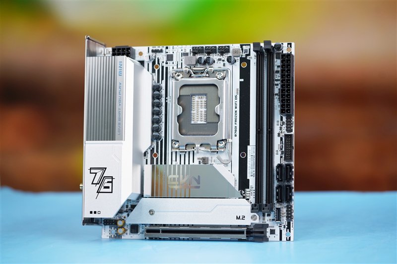 七彩虹CVN B760I FROZEN WIFI D5登陆舰评测：狠能打的高颜值小钢炮 14代酷睿i7满血发挥