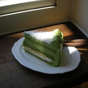 A股三大指数低开,万科股债齐涨,汽车、短剧游戏涨幅居前,保险、黄金走弱