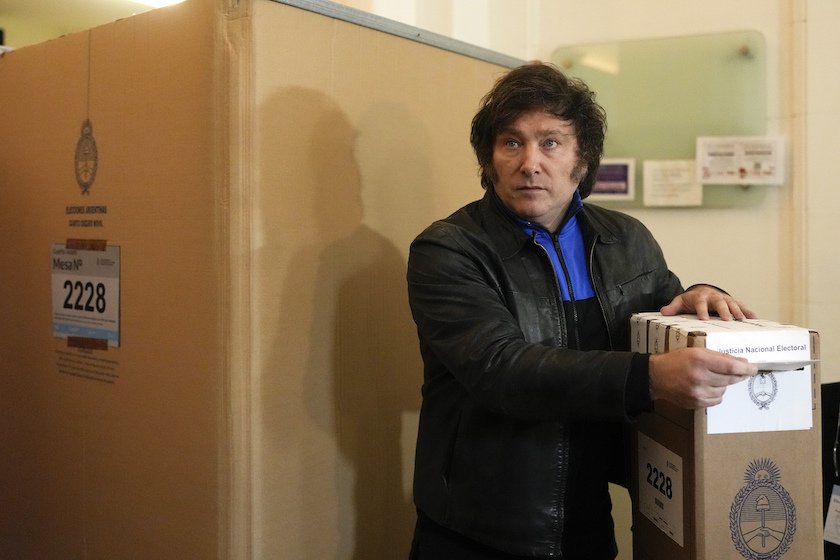 阿根廷总统决选在即，全球110名经济学家联名警告“美元化”风险