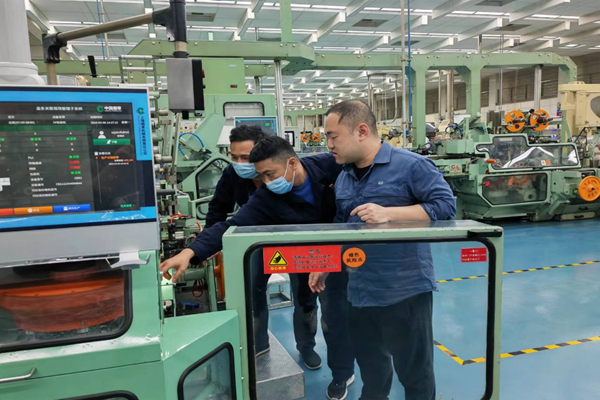 图为车间智能制造场景调试现场 胡舒琪摄