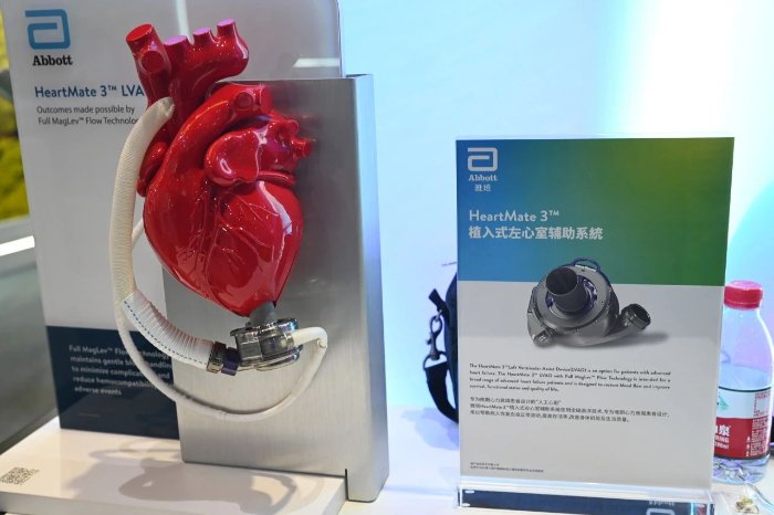 图为专为晚期心力衰竭患者设计的雅培HeartMate 3左心室辅助系统。