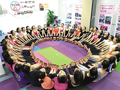 女职工瑜伽普及班开班。单位供图