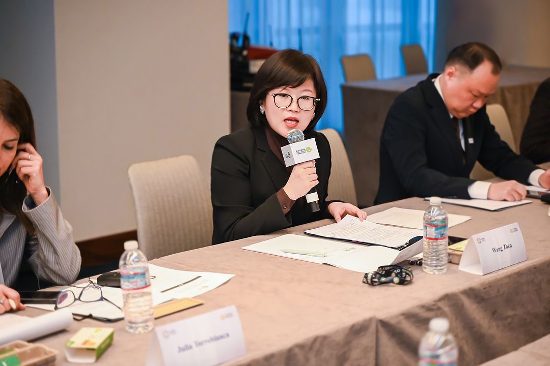 图为鄂尔多斯集团总裁王臻分享企业实践企业/供图