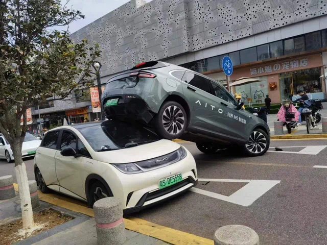车红是非多？网传有人租车故意制造事故抹黑问界