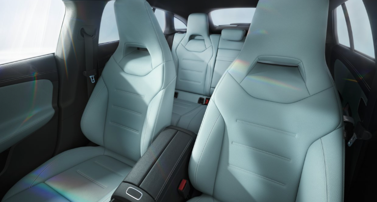 新款奔驰 CLA 五门猎跑车上市，30.92 万元起售