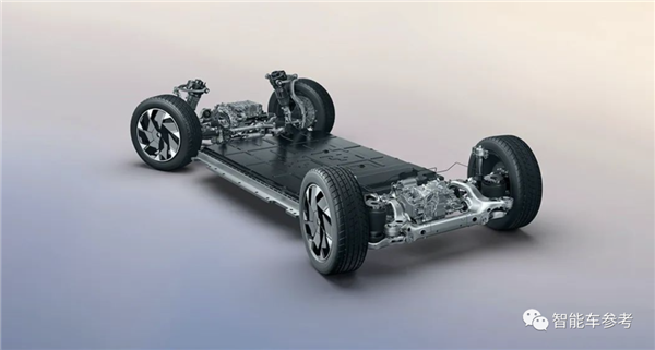 38.8万!全球首款后轮转向MPV开售:空悬冰箱彩电也标配了