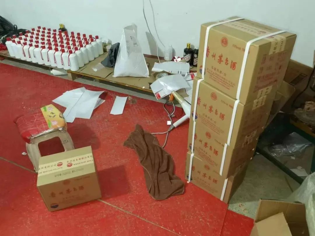 缴获的部分假酒