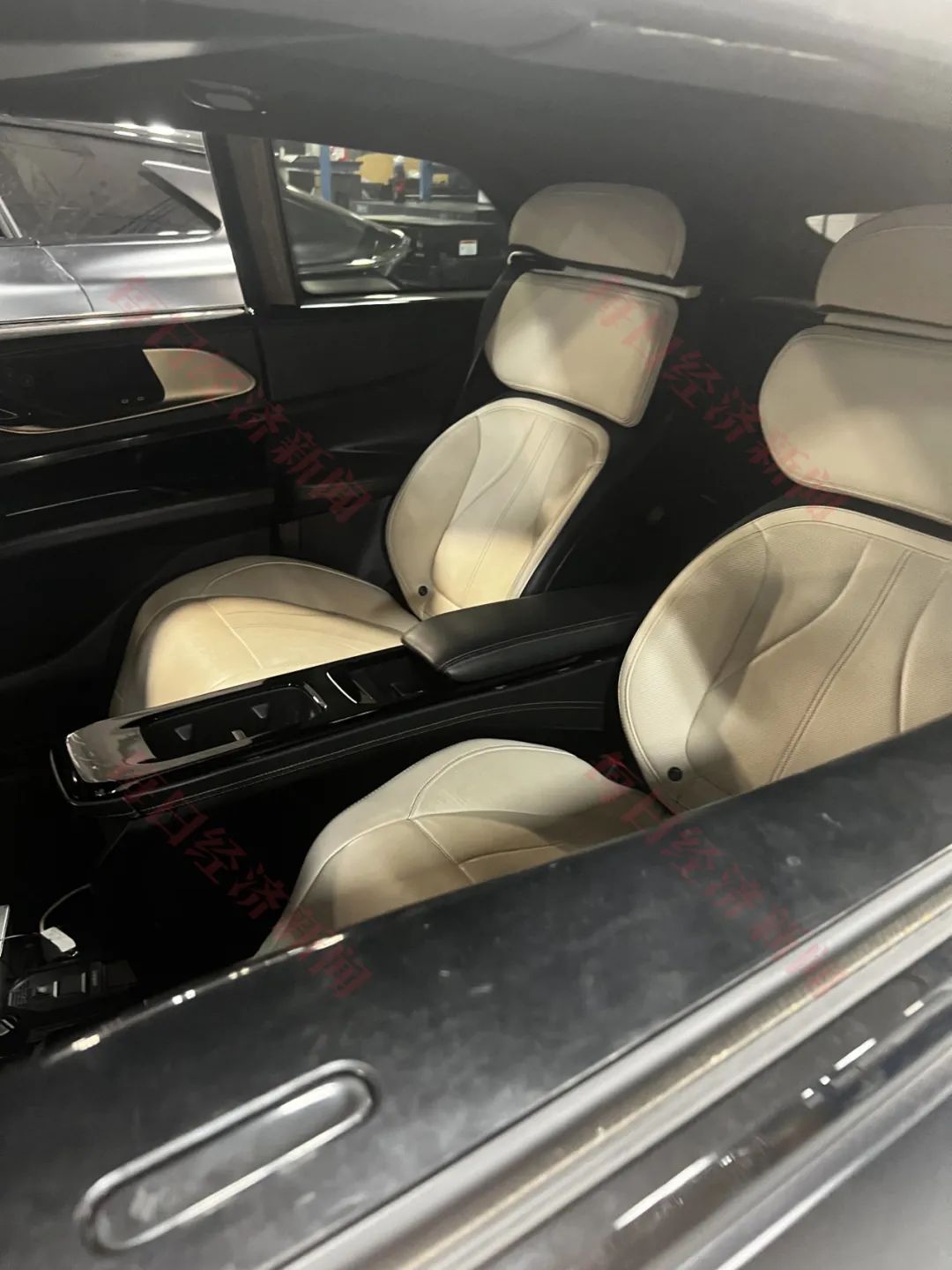 图为FF 91后排