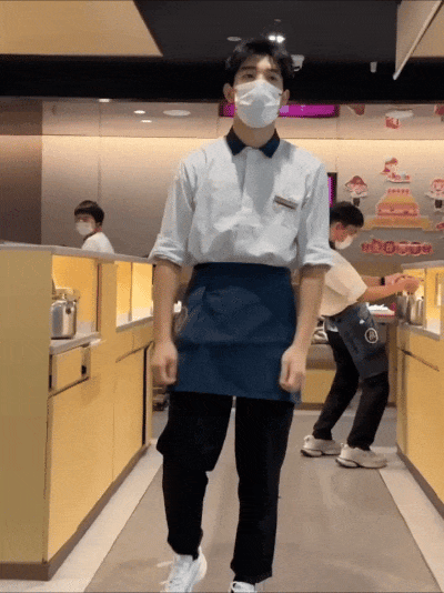 人称“福州王安宇”的小哥已经成为网友们的打卡对象|图源:抖音@看淡来.
