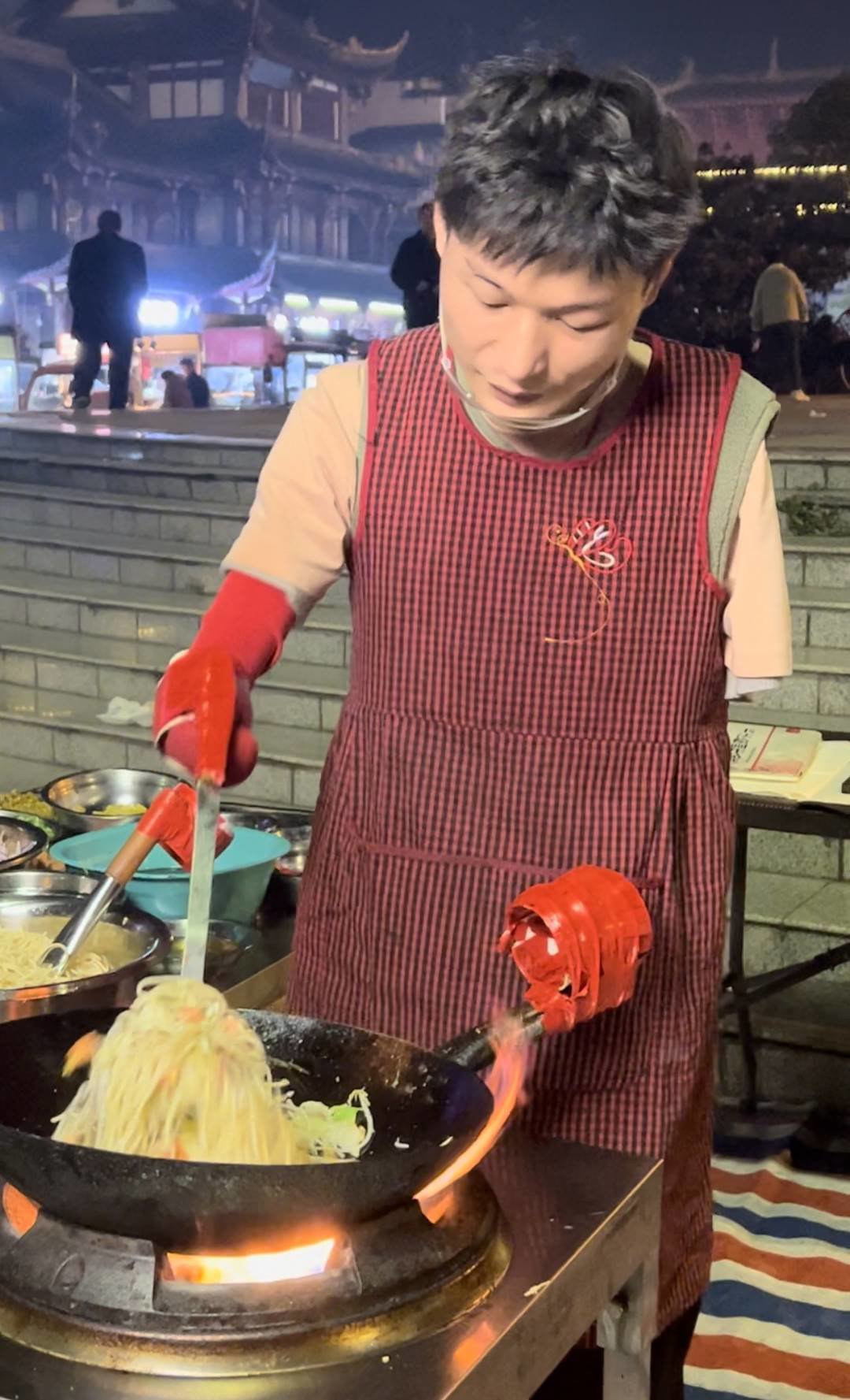 杨长兵在炒面