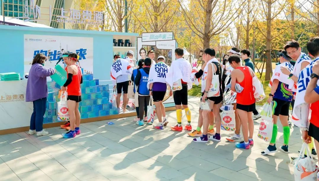 2023上马鸣枪起跑！上海贵酒作为唯一指定白酒赞助商“跑出未来”