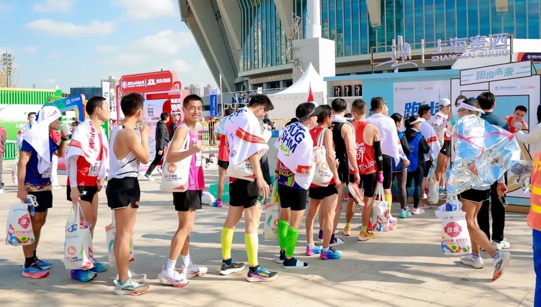 2023上马鸣枪起跑！上海贵酒作为唯一指定白酒赞助商“跑出未来”