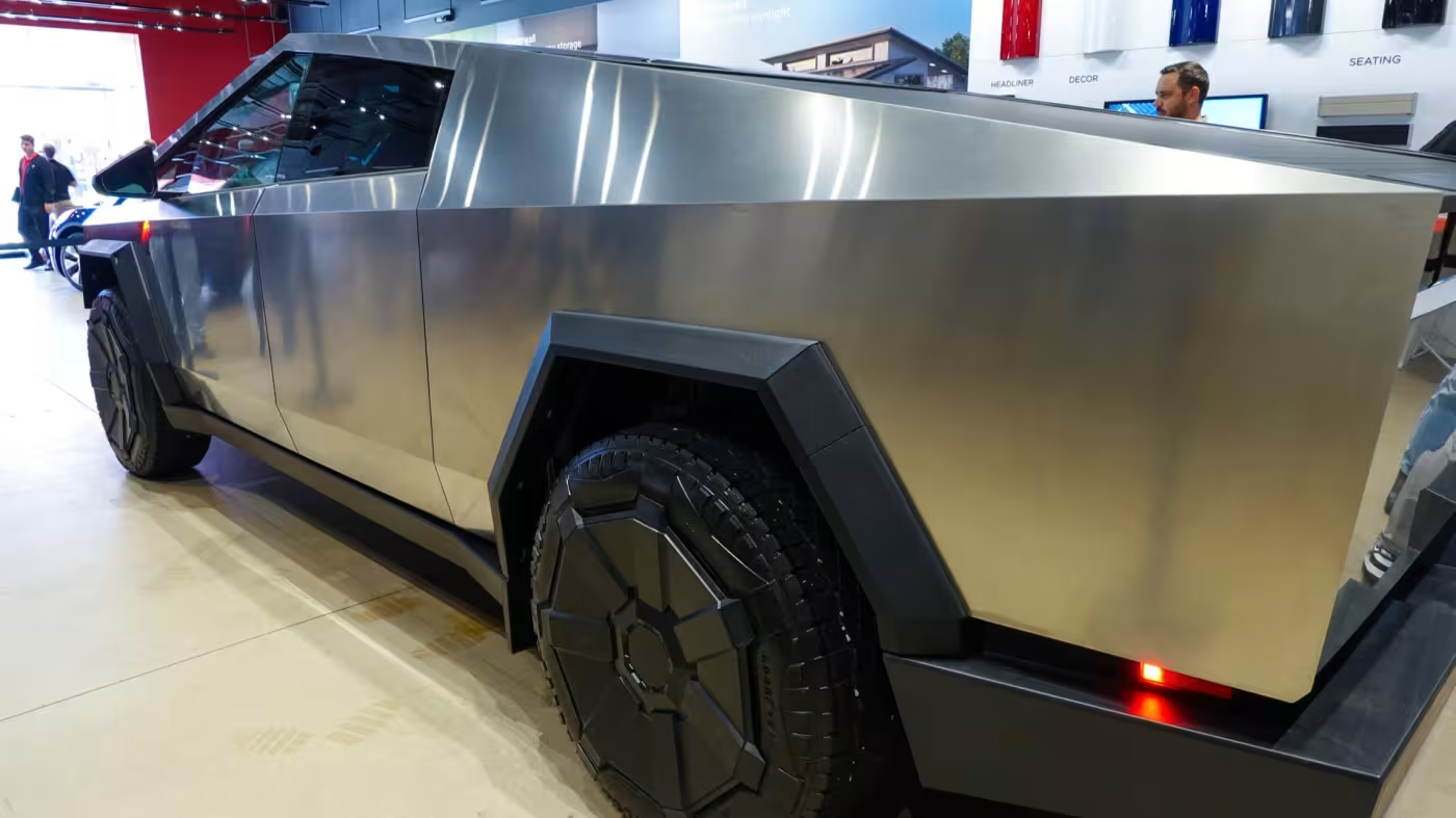 特斯拉Cybertruck正式交付 部分性能堪比跑车 缺点就是贵！