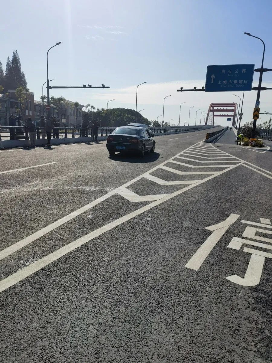 新胜路跨吴淞江大桥通车