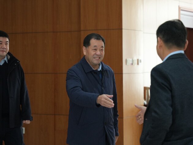 盛达集团董事长赵满堂与嘉宾亲切交流