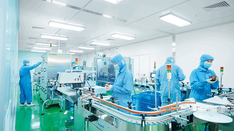 同仁堂香港大埔生产研发基地的破壁灵芝孢子粉生产线一角(2023 年 4 月摄)同仁堂国药公司供图