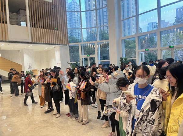 (本文图片均由春秋航空提供)
