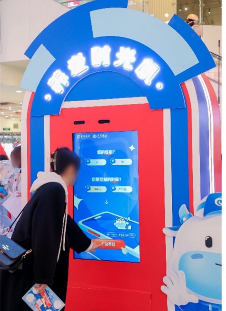 图:“养老时光机”吸引大家的兴趣