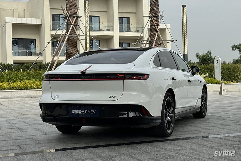 对标BBA的E56,岚图追光PHEV上市售25.28万-35.88万元