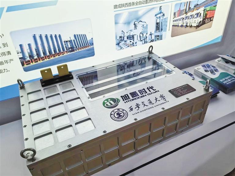 陕西首台套车用大功率氢燃料电池电堆,产品性能处于国内先进水平(12月3日摄)。 本稿照片均由记者 侯燕妮摄