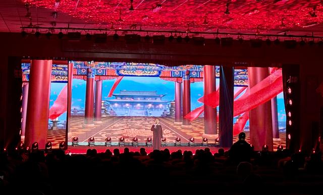 求贤剧场上演着精彩的文艺节目。新京报记者 耿子叶 摄