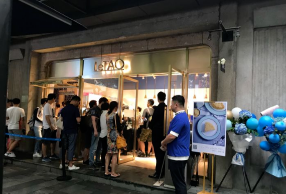 LeTAO新天地店开业盛况。图片来源:大众点评网友