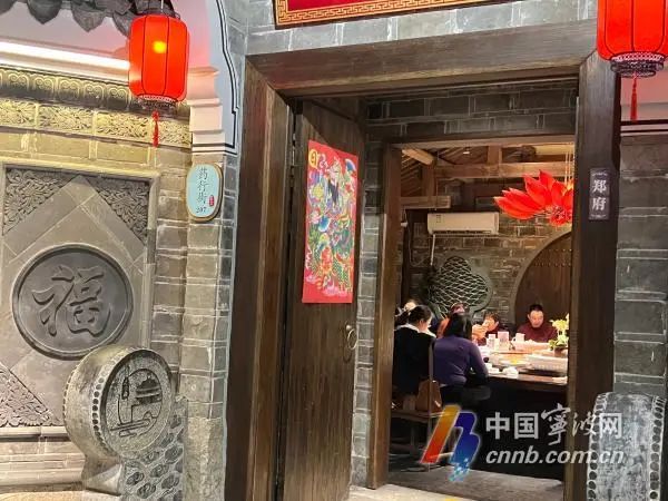 很多餐厅的大包厢已被预订。