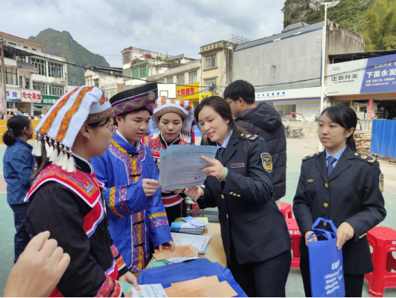 广西崇左市开展“安全用药、健康为民”为主题科普宣传活动