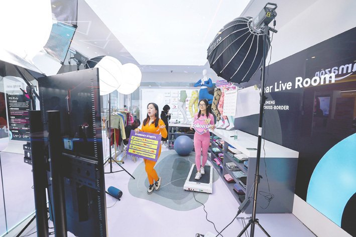 中央经济工作会议为何强调“有潜能的消费”和“有效益的投资”？